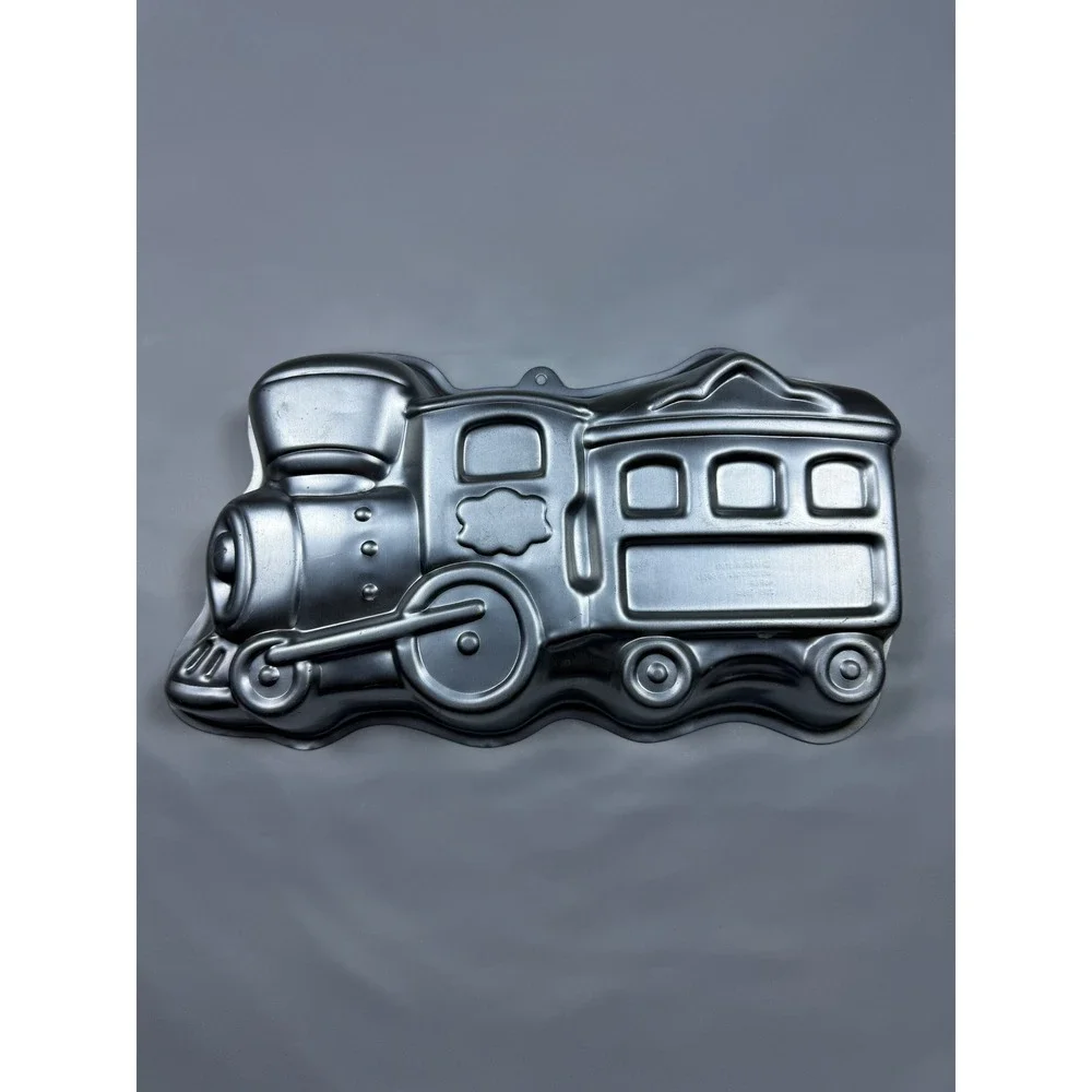Wilton vintage aluminum